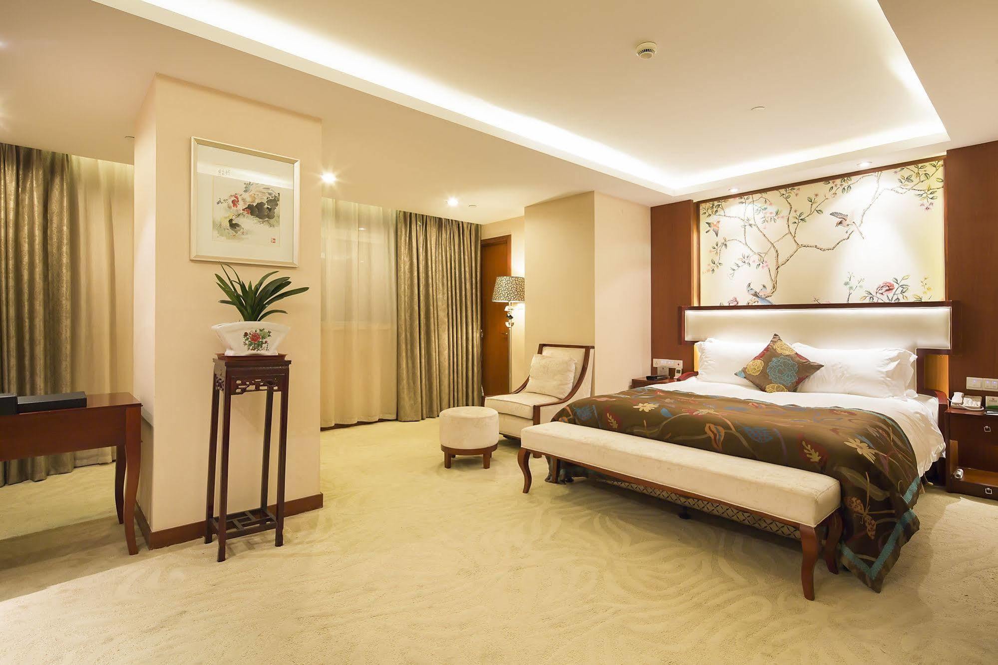 Landison Plaza International Hotel Zhenjiang  Esterno foto